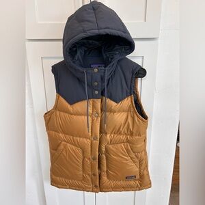 Patagonia Golden Brown and Navy Sleeveless Puffer Vest